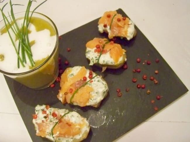 Pommes de terre en petits paquets au saumon fumé et baies roses