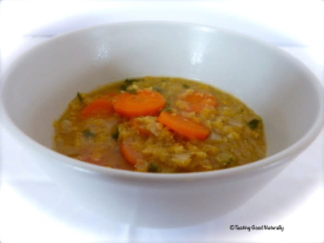 Soupe aux lentilles corail et aux carottes