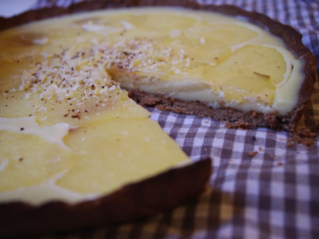 Tarte chocolat blanc et poires pochées au vin blanc