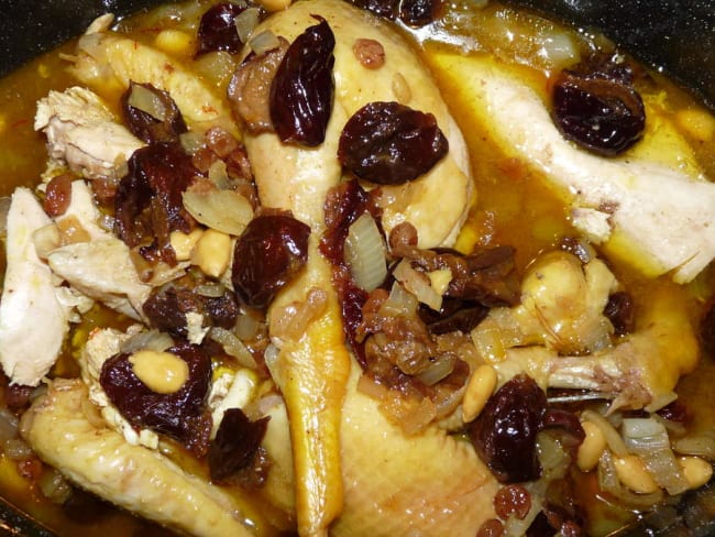 Tajine de poulet pruneaux-amandes