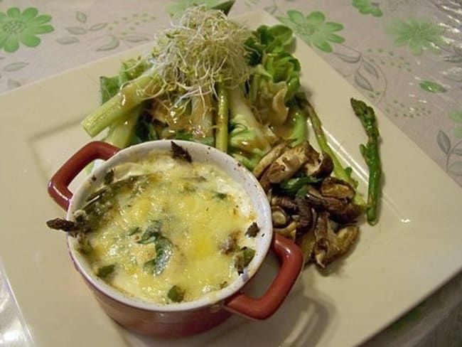 Oeufs cocotte aux asperges sauvages