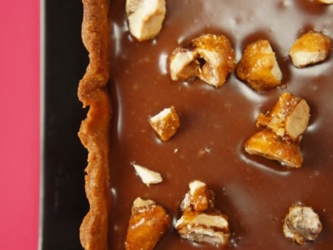 Tarte au chocolat et aux noisettes caramélisées