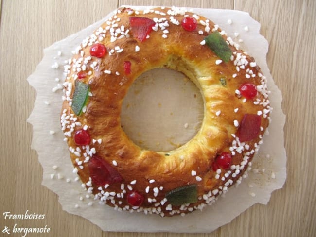 Brioche des rois provençale avec des fruits confits