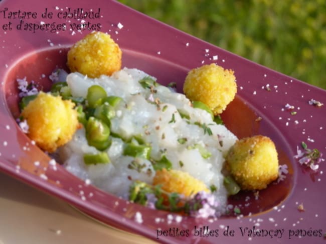 Tartare de cabillaud et asperges vertes aux billes de Valençay panées