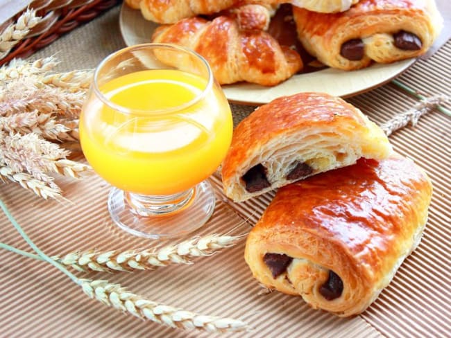 Viennoiseries pains au chocolat & croissants fourrés aux amandes