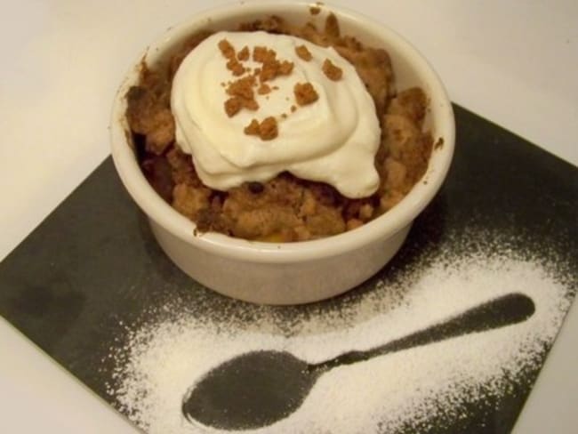 Crumble Spéculoos, mangue et pêches au sirop "maison"