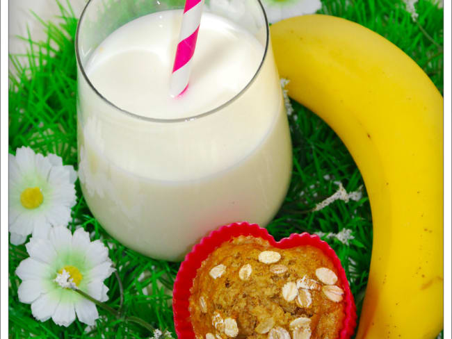 Muffin banane, noix et céréales complètes pour le petit déjeuner