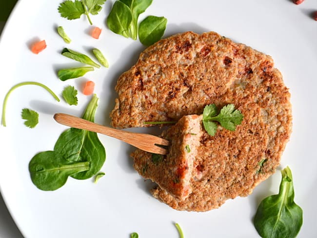 Galettes de sarrasin, tomates séchées, oignons caramélisés, emmental et coriandre