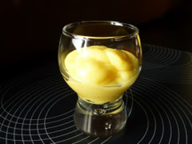 Liqueur aux oeufs Advocaat au miel, safran et amande amère