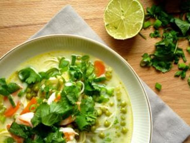 Soupe thaï aux nouilles et aux crevettes