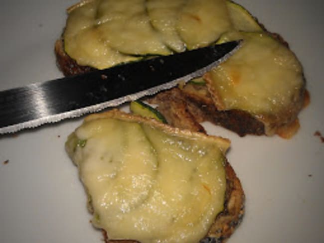 Tartines courgettes et tomme