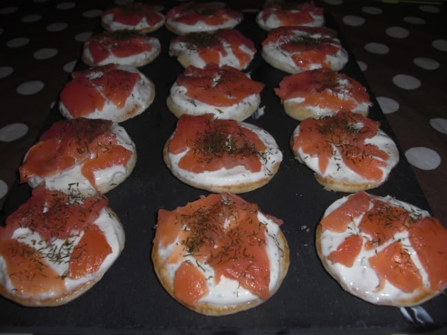 Blinis au saumon fumé et fromage blanc à l'aneth