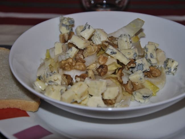 Salade d'endives au bleu d'auvergne et noix