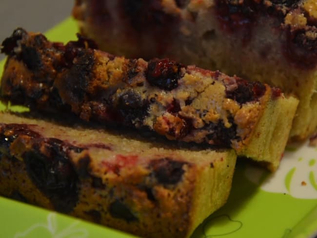 Cake aux fruits rouges et à la farine de châtaigne