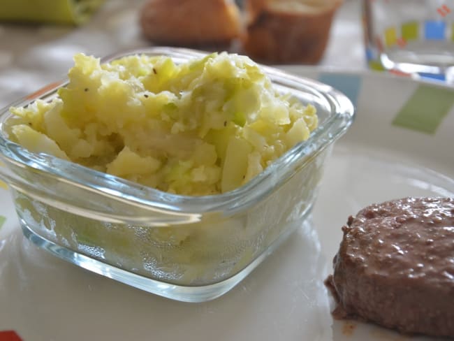 Purée de pommes de terre, chou vert et poireaux