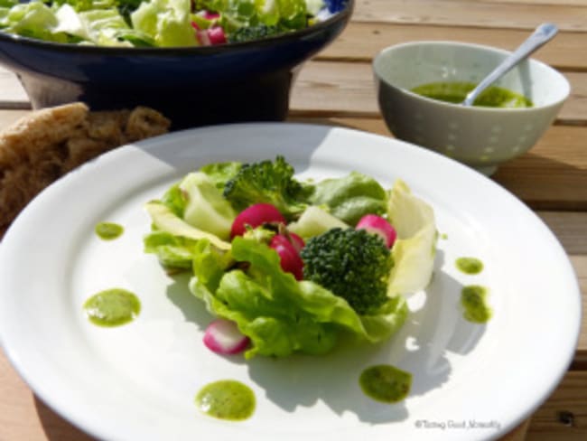 Salade et sa Vinaigrette à la fane de radis