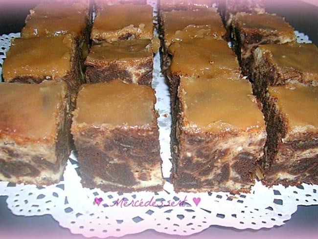 Brownie marbré cheesecake et nappage caramel au beurre salé