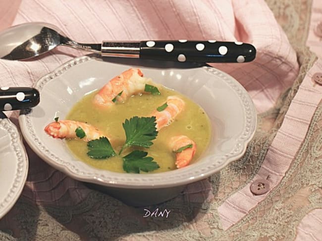 Soupe de gambas aux herbes au fenouil