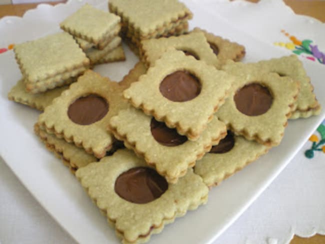 Sablés au thé matcha fourrés à la pâte à tartiner