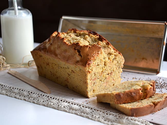 Cake vitalité à la farine de kamut, aux graines de chia et aux pommes