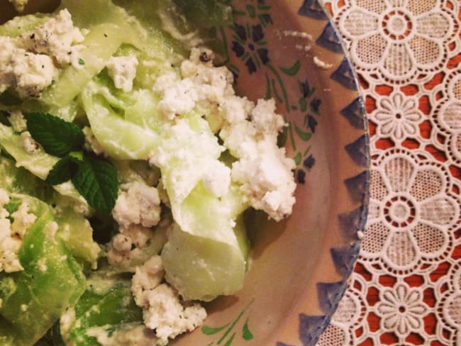 Salade légère au concombre et chèvre frais