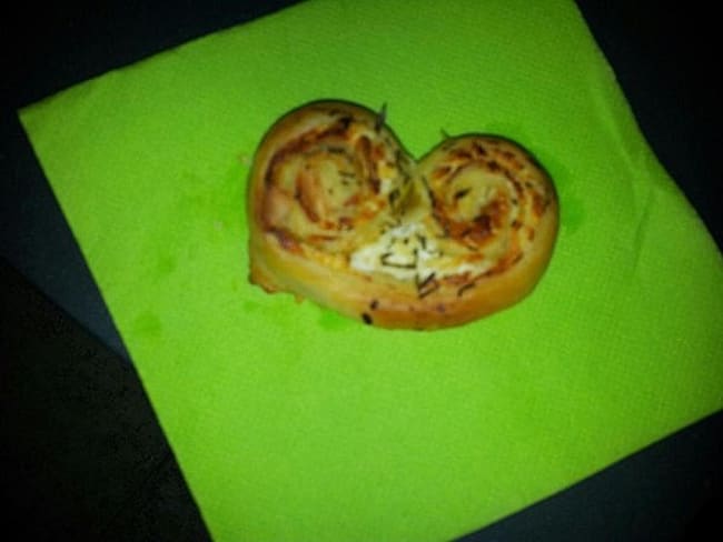 Palmiers au chèvre, amandes et miel