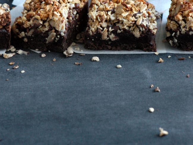 Brownie, avoine, graines et miel