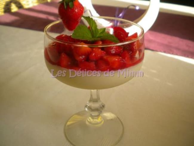 Panna cotta, tartare de fraises à la fleur d'oranger