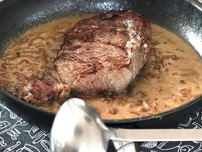 Entrecôte à la sauce au beurre « Café de Paris »