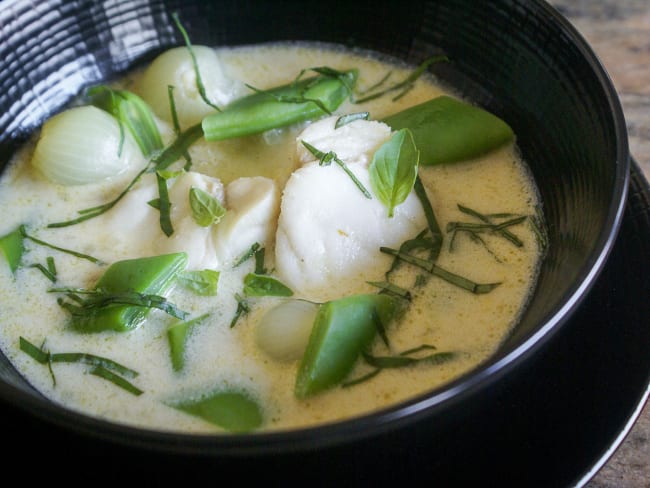 Curry vert de poisson (lotte) au lait de coco et citron vert