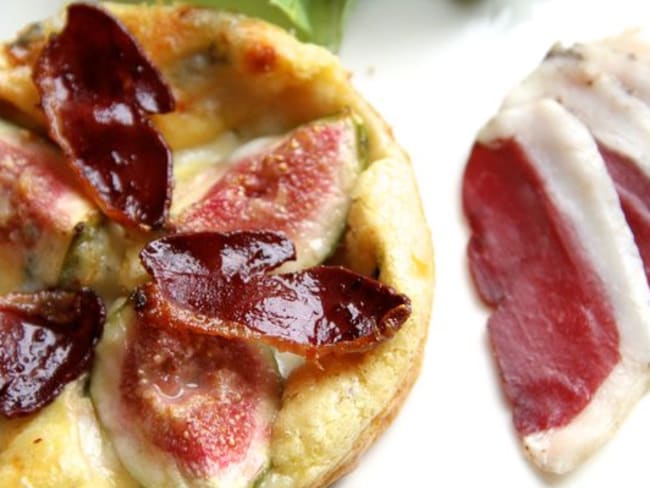 Clafoutis aux figues et au Gorgonzola, chips de magret de canard