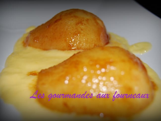 Poires caramélisées à la cannelle sur son lit de crème anglaise