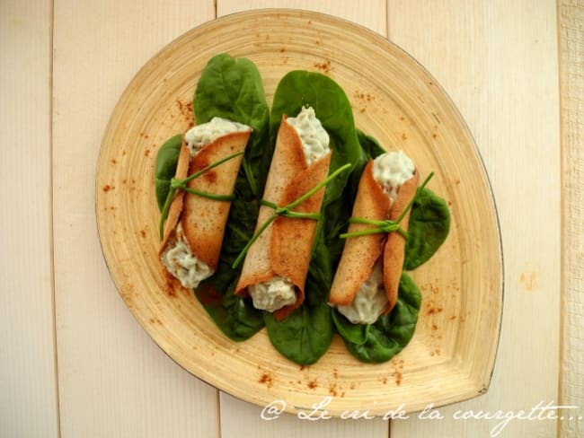 Cannoli à la crème de roquefort, noix et tomates confites