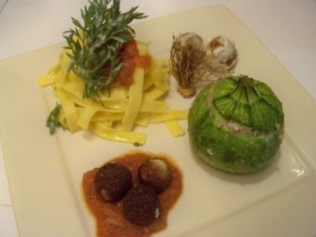 courgettes rondes farcies chèvre frais et champignons et boulettes de chèvre croustillantes