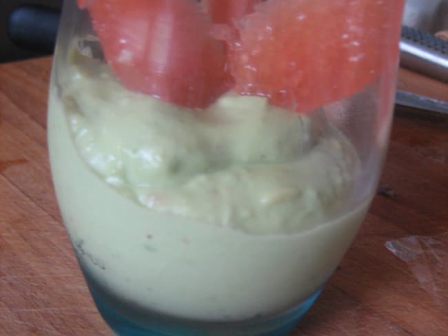 Mousse d'avocats au piment d'Espelette et suprèmes de pamplemousse pour une mise en bouche