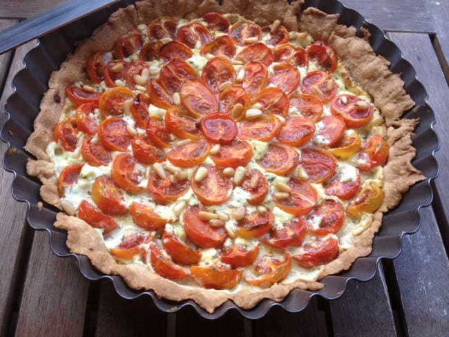 Tarte aux tomates cerise, chèvre et basilic