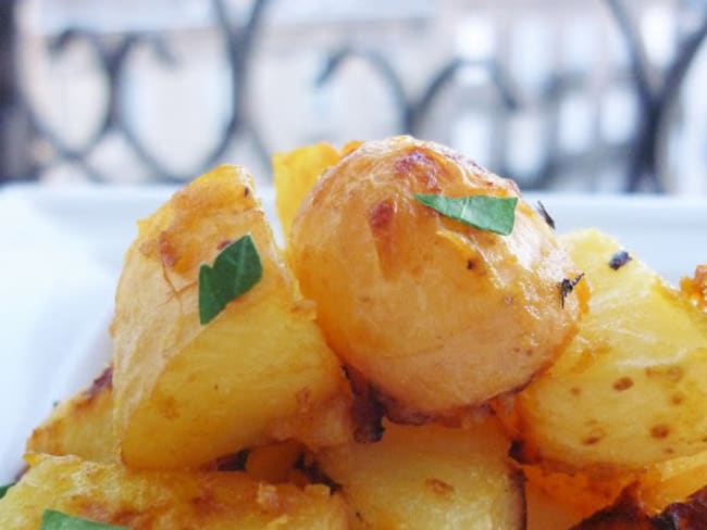 Pommes de terre nouvelles rôties à la moutarde douce, ail et citron