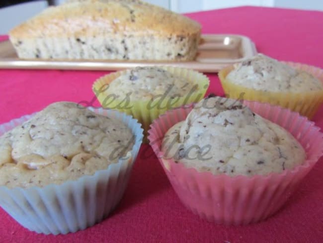 Cake au lait de coco, chocolat noir et bananes séchées