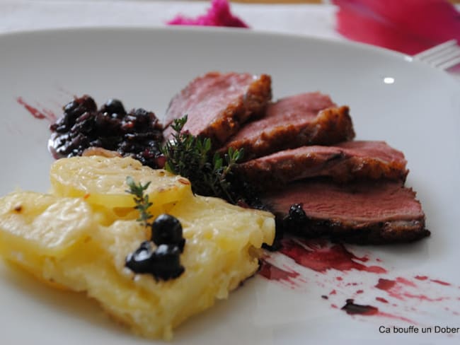 Magret de canard aux myrtilles en sucré salé et son gratin dauphinois