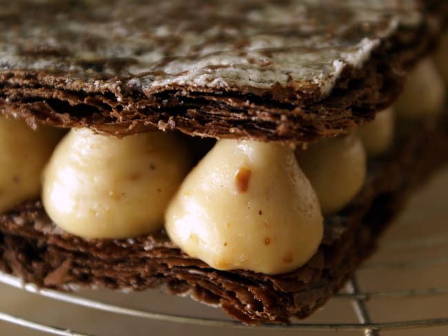 Monter un millefeuille craquant au chocolat