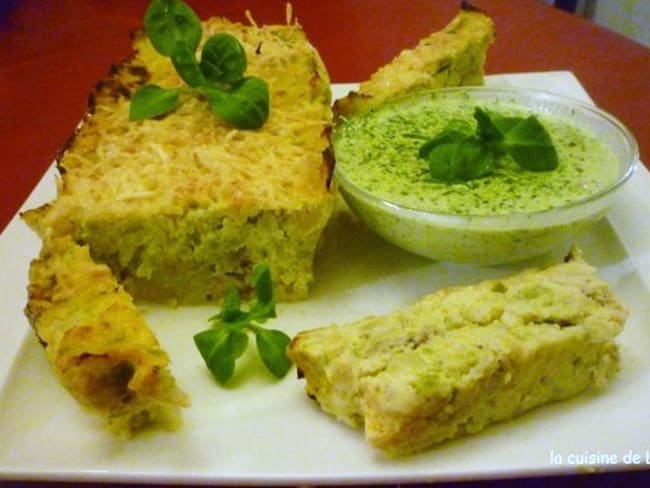 Pain de chou-fleur et chou romanesco et sa sauce verte aux herbes