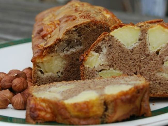 Cake aux pommes, noisettes et bergamote