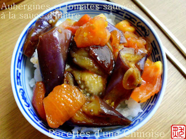 Aubergines chinoises longues et tomates sautées à la sauce d'huître