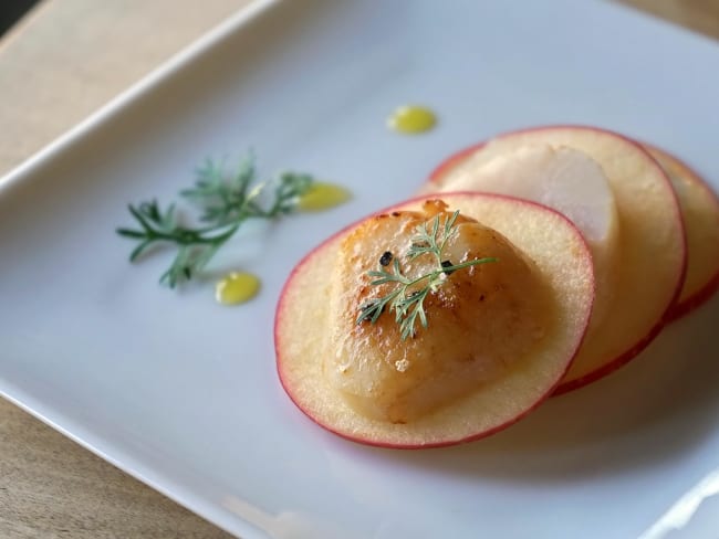 Millefeuille de Saint-Jacques à la pomme : une entrée de fêtes