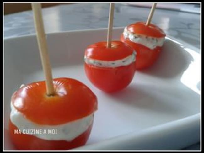 TOMATES CERISES FARCIES AU BOURSIN ET AUX DEUX JAMBONS