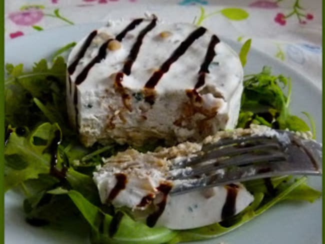 Cheesecake salé au fromage de chèvre et aux noix, sans cuisson