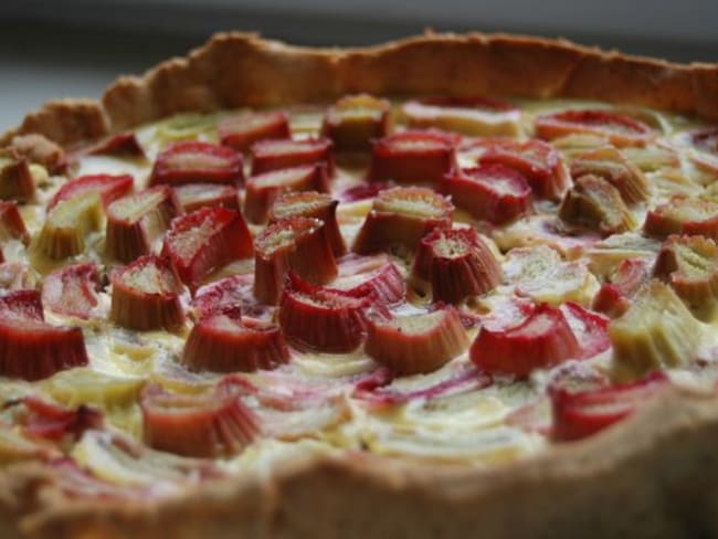 Tarte à la rhubarbe et aux amandes