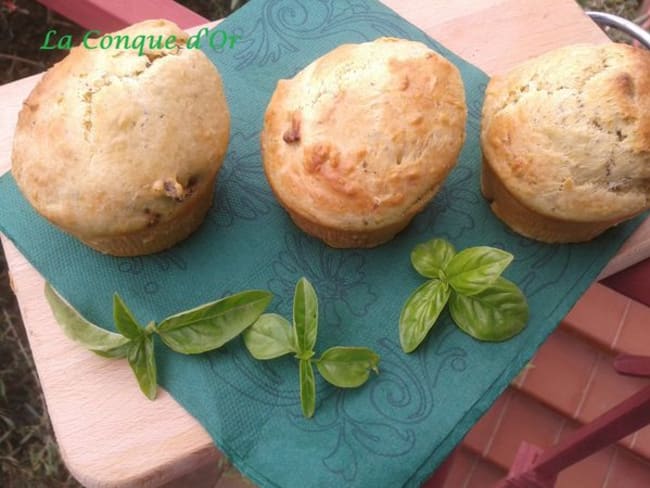 Muffins au pesto, tomates séchées, parmesan et ricotta