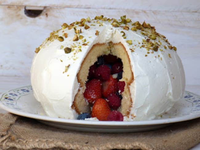 Gâteau pinata fruits rouges ou bonbons