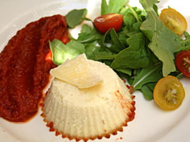 Petits flans au parmesan et son coulis de tomates